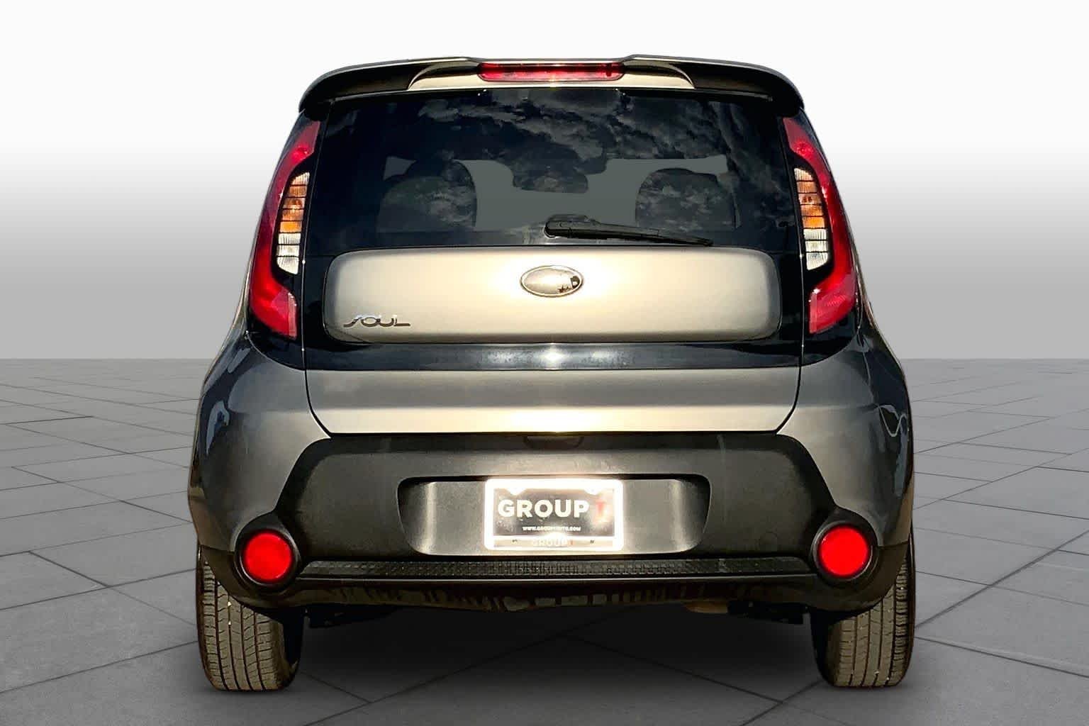 Used 2014 Titanium Gray Kia Base image 5