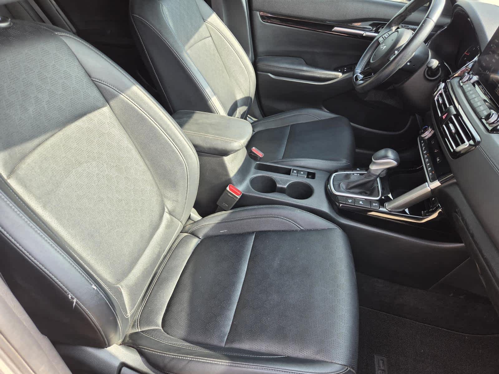 Used 2023 Snow White Pearl Kia SX image 10