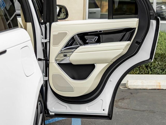 New 2026 Fuji White Land Rover SE image 23