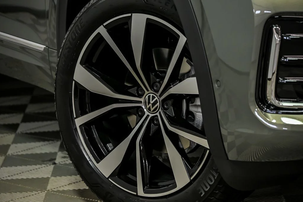 New 2026 Green Volkswagen 2.0T SEL Premium R-Line image 3