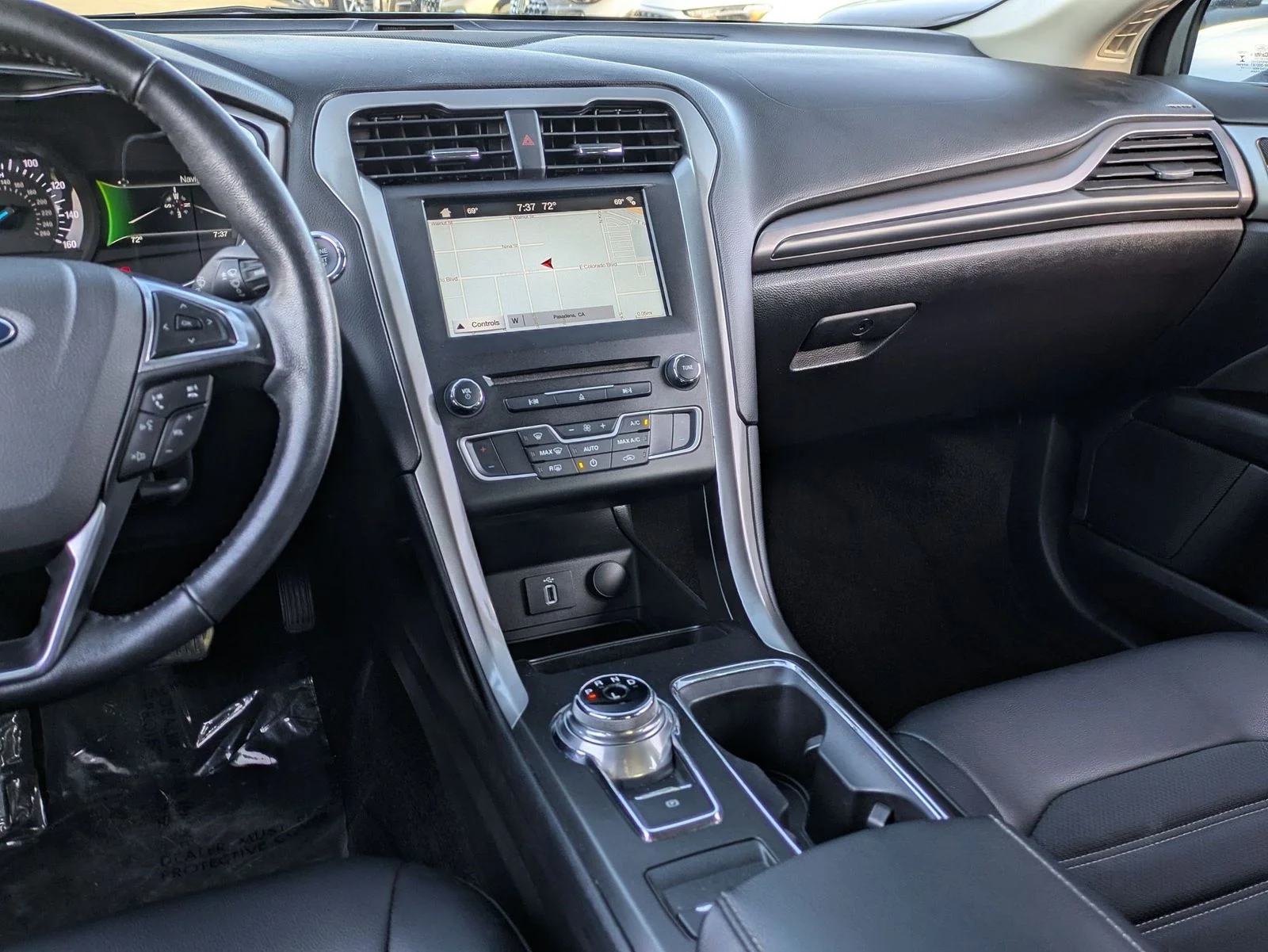 Used 2017 Silver Ford SE image 18