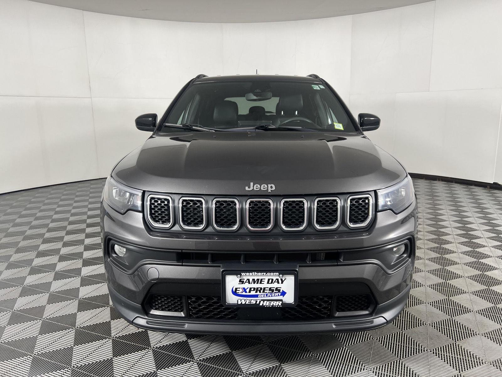 Certified Used 2023 Granite Crystal Metallic Clearcoat Jeep Latitude image 3