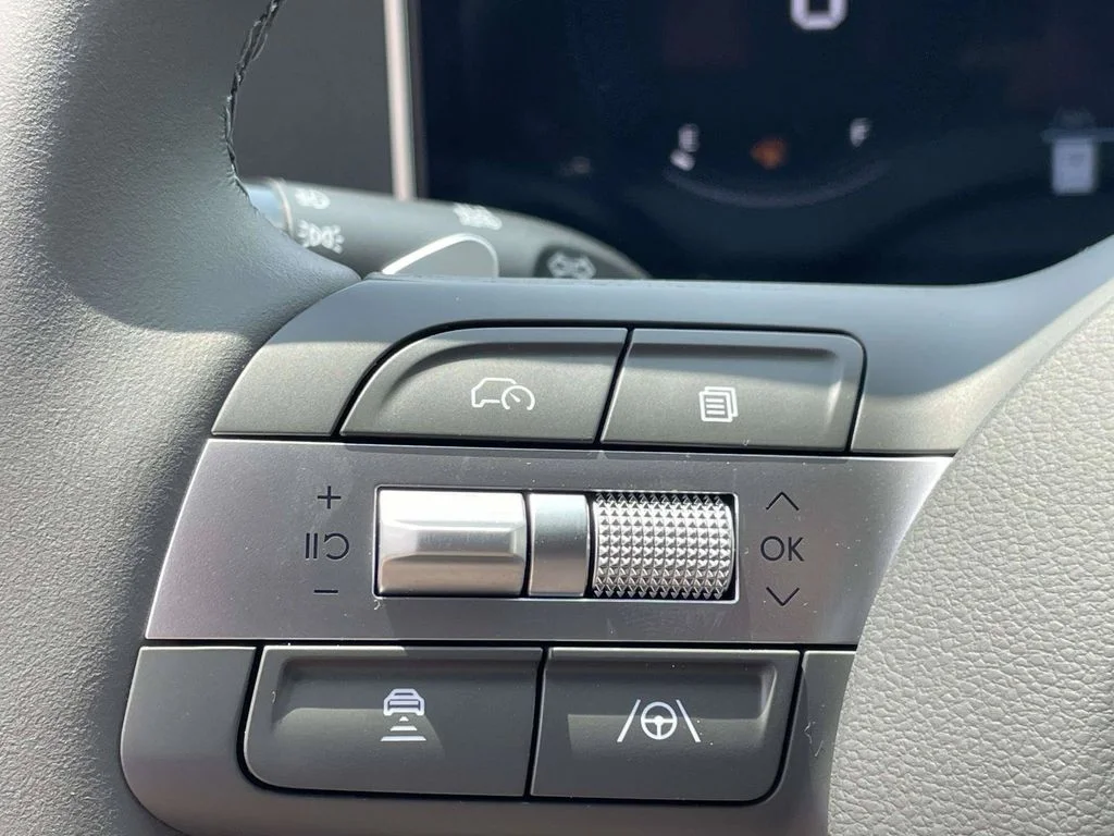 New 2026 White Hyundai SE image 21