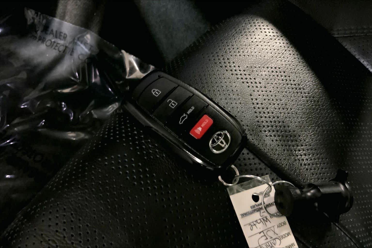 Used 2025 Wind Chill Pearl Toyota XSE image 15