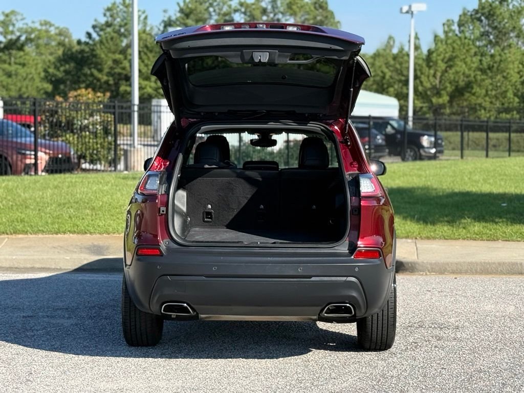 Used 2020 Red Jeep Latitude Plus image 14