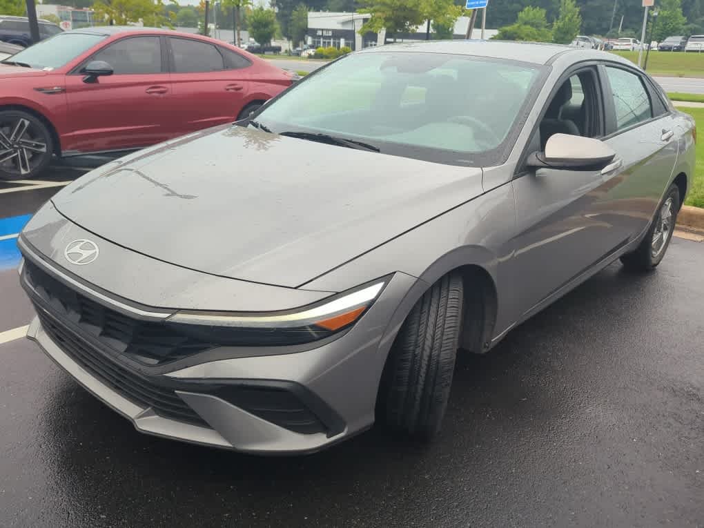 Used 2025 Fluid Metal Hyundai SE image 2