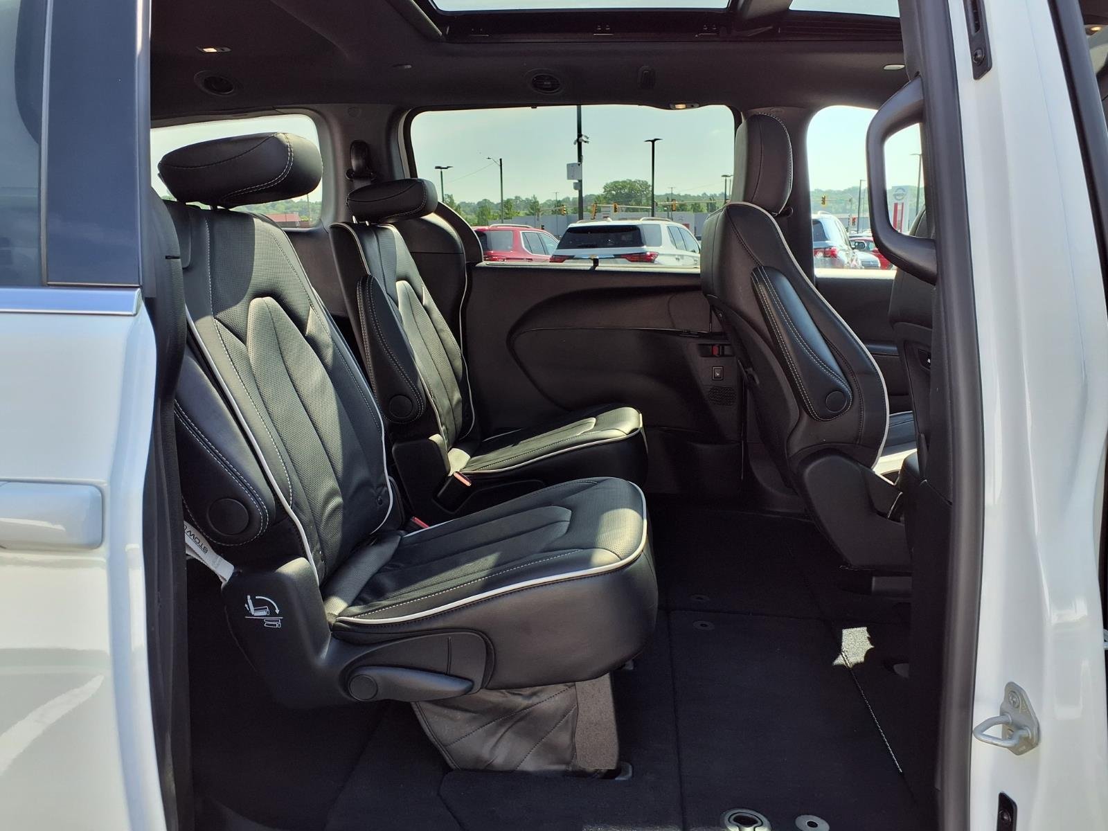 Used 2026 White Chrysler Limited image 26