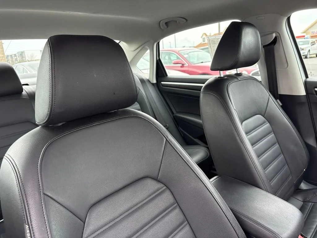 Used 2017 Pure White Volkswagen SEL Premium image 34