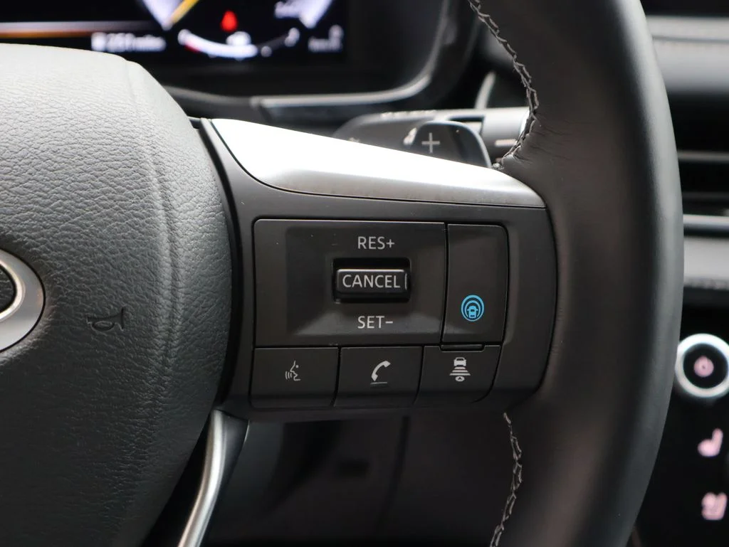 Used 2025 Gray INFINITI Sensory image 35