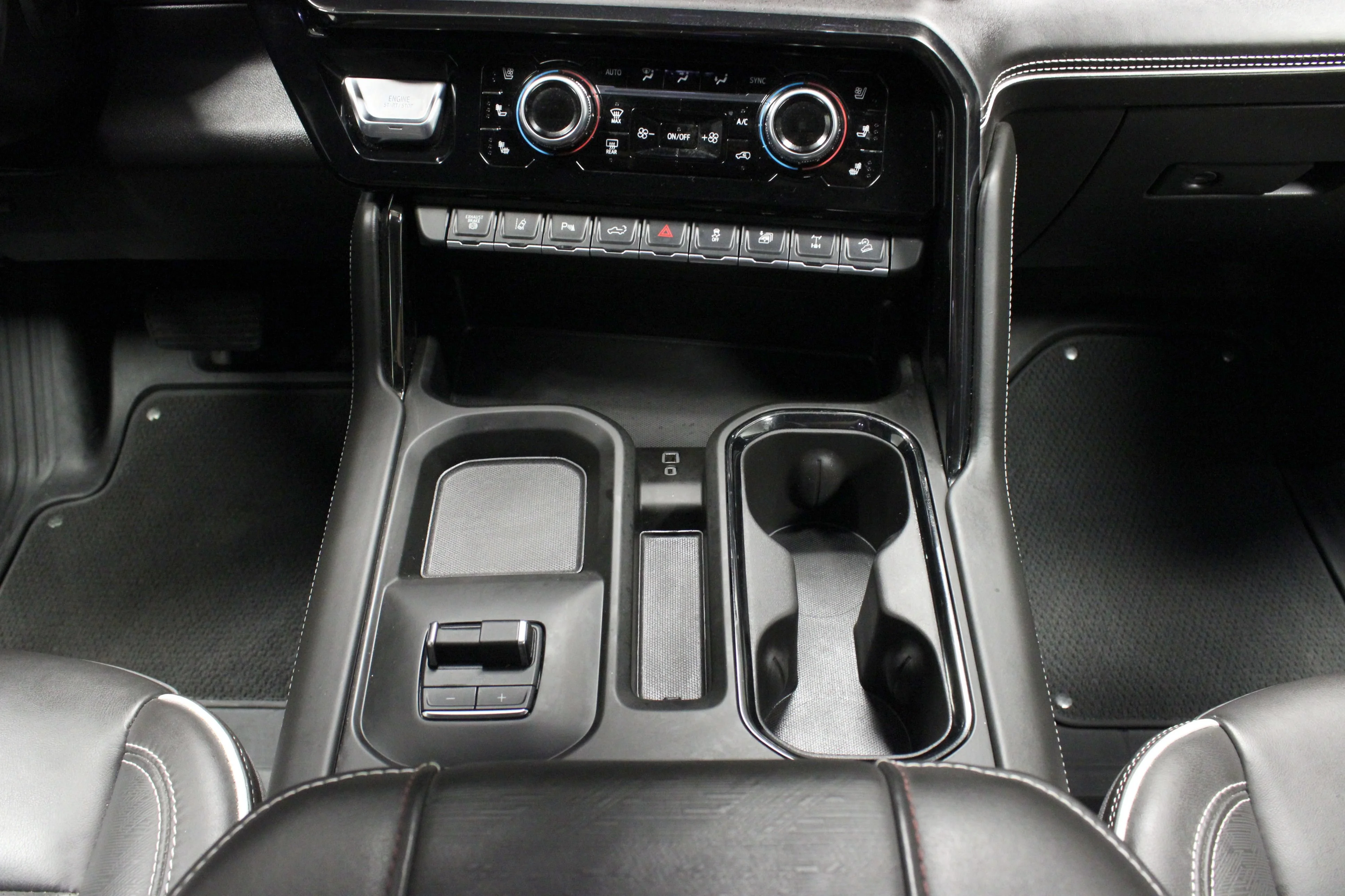 Used 2025 Onyx Black GMC AT4X image 24