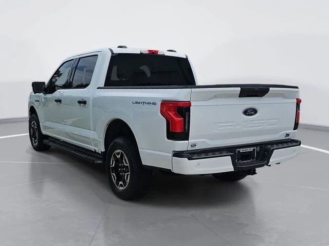 Used 2023 White Ford XLT image 5