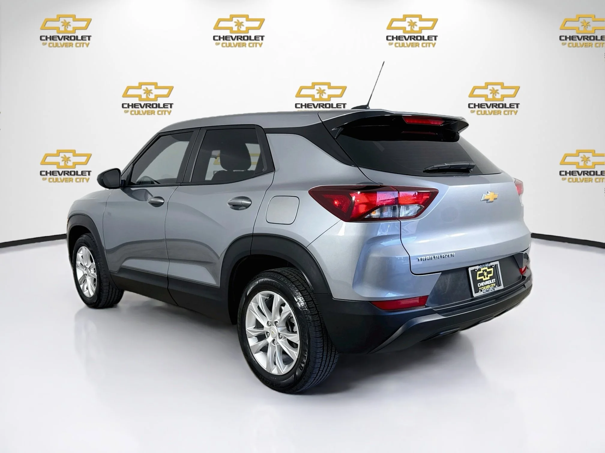 Used 2023 STERLING GRAY METALLIC Chevrolet LS image 6