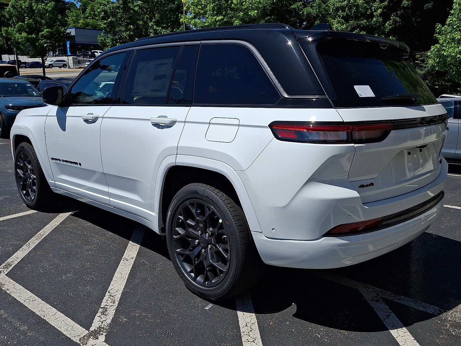 New 2026 Bright White Clear-Coat Exterior Paint Jeep Summit image 4