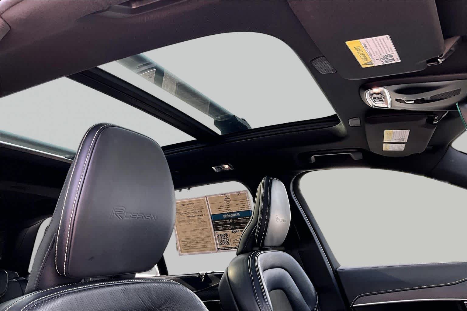 Used 2019 Onyx Black Metallic Volvo R-Design image 14