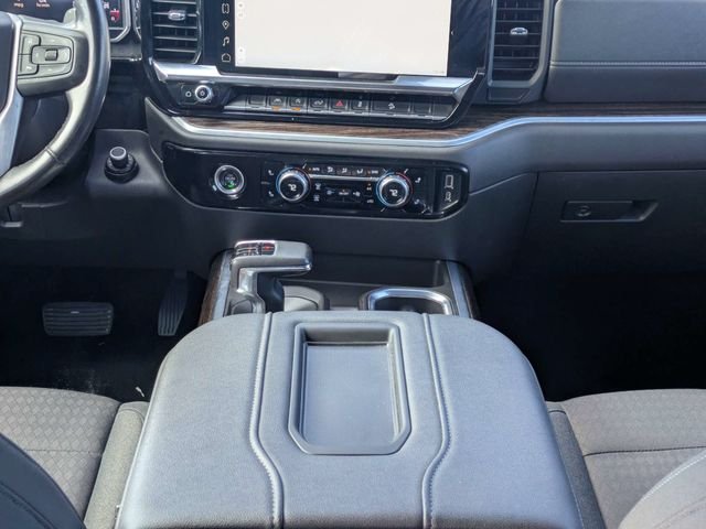 Used 2022 White GMC Elevation image 19