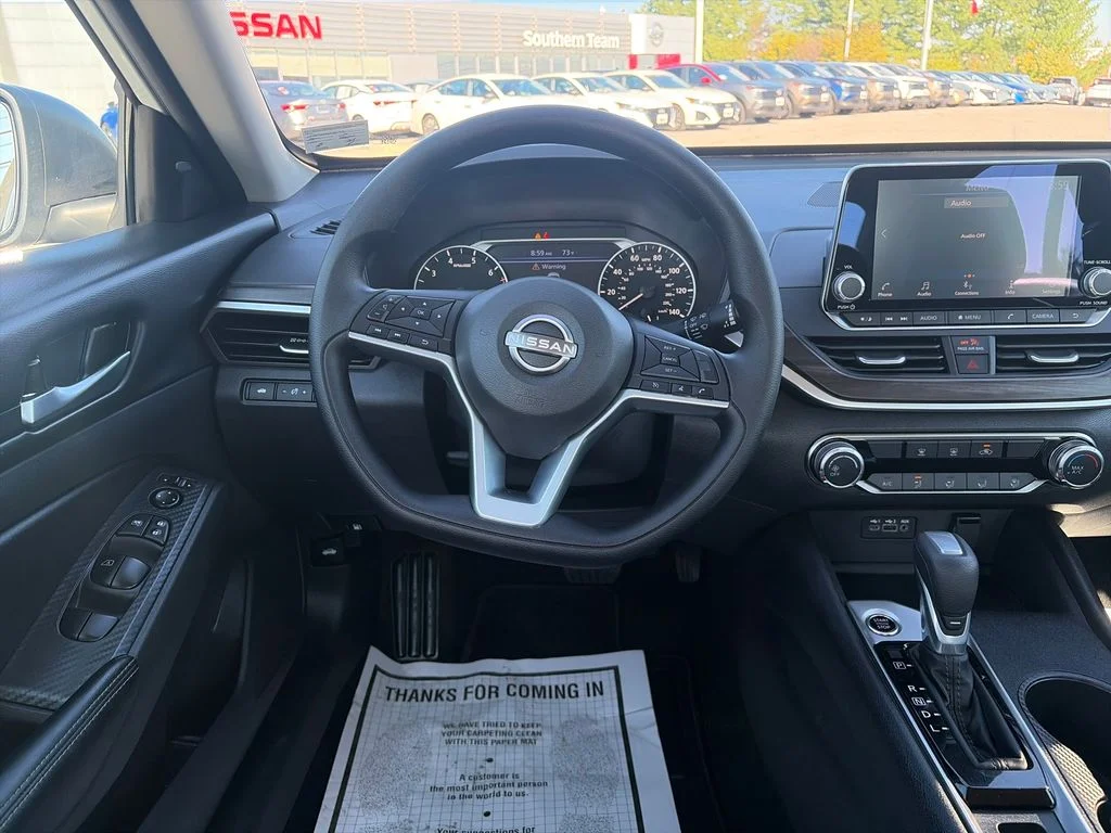 Used 2025 White Nissan 2.5 SV image 14