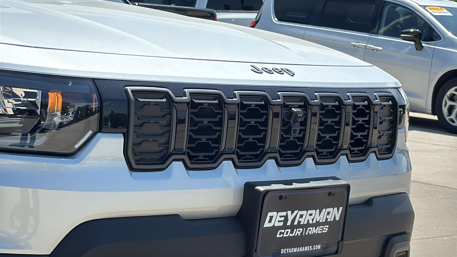 New 2026 Silver Zynith Clear-Coat Exterior Paint Jeep Overland image 3