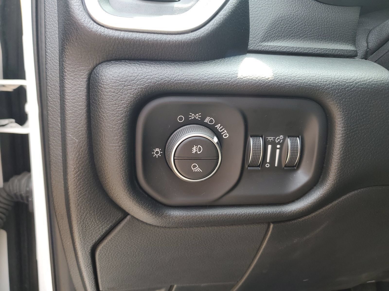 Used 2019 White Ram Big Horn image 17