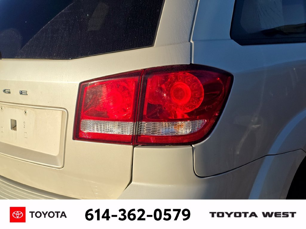 Used 2017 White Dodge SE image 9