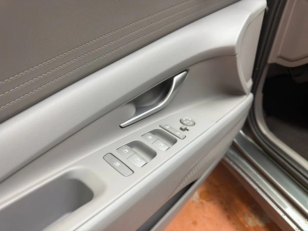 New 2026 Amazon Gray Hyundai SE image 23