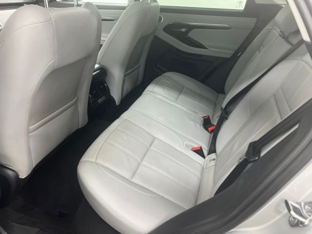 Used 2021 Silver Land Rover SE image 11