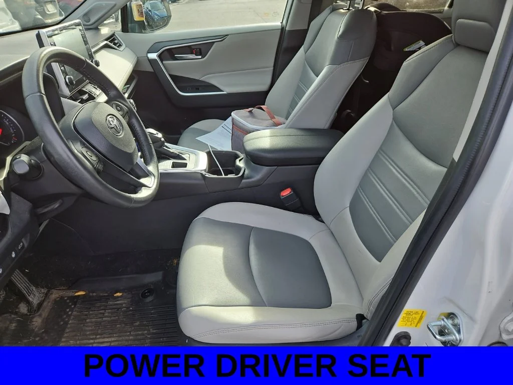 Used 2022 White Toyota XLE Premium image 8