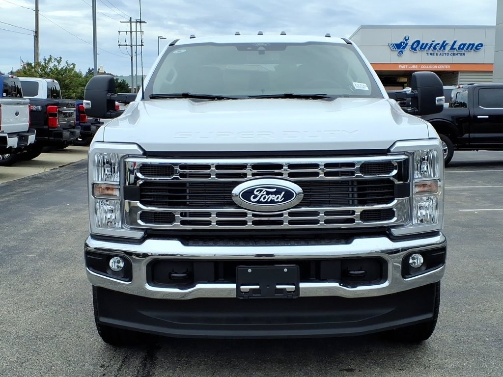 New 2027 Oxford White Ford F-250® XLT image 2