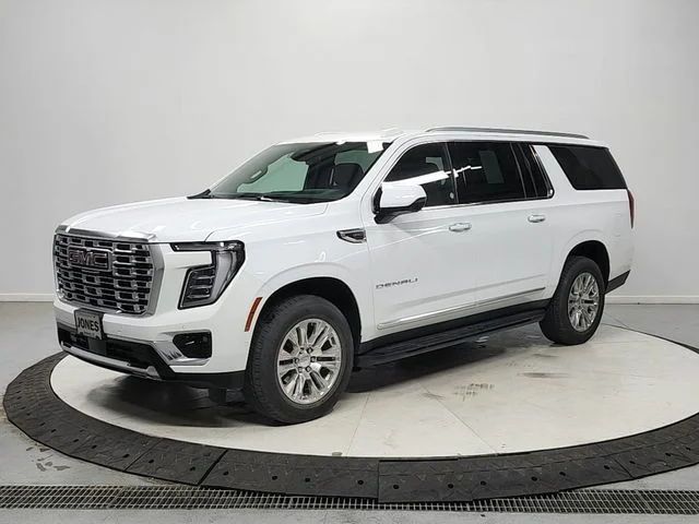Used 2025 White GMC Denali image 3