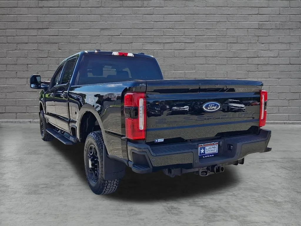 Used 2023  Ford XL image 9