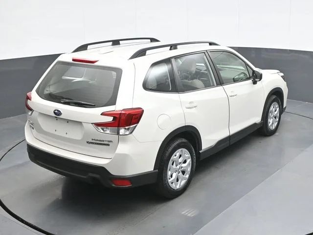 Used 2020 White Subaru Base image 17