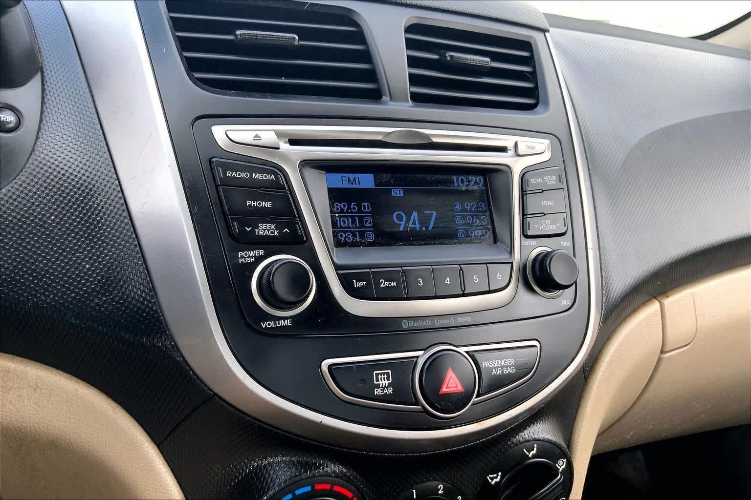 Used 2016 Misty Beige Metallic Hyundai SE image 25
