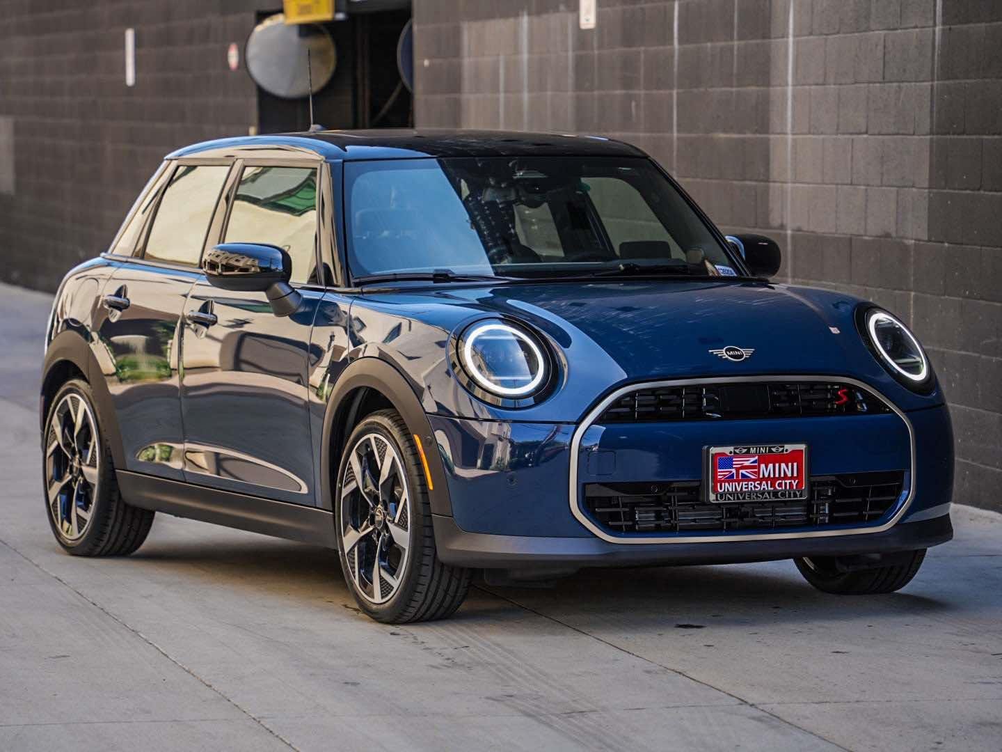 2026 MINI Hardtop Cooper S Signature's photo
