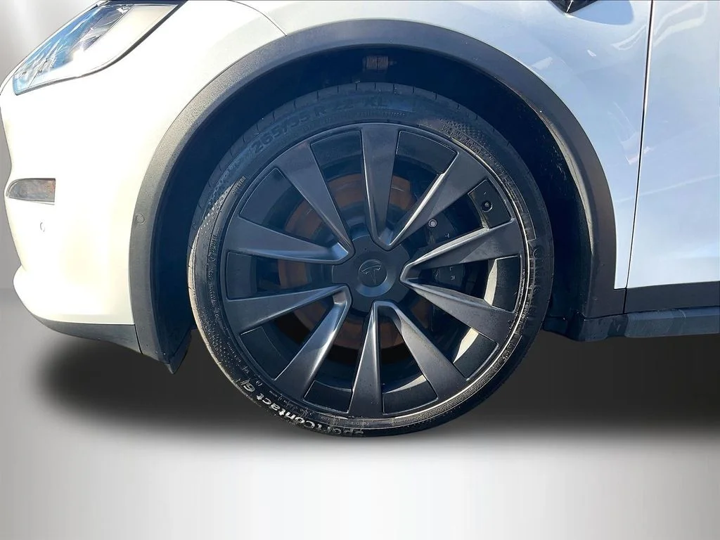 Used 2022  Tesla Plaid image 34