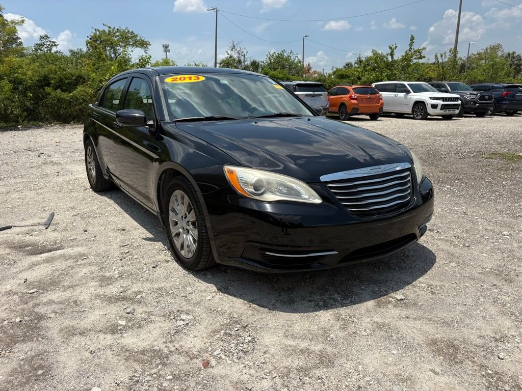 2013 Chrysler 200 LX's photo