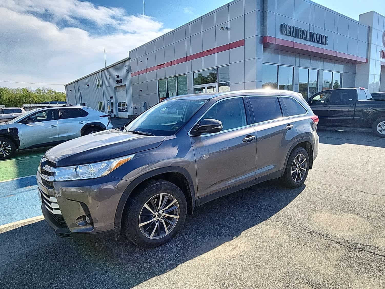 Used 2019 Predawn Gray Mica Toyota XLE image 2