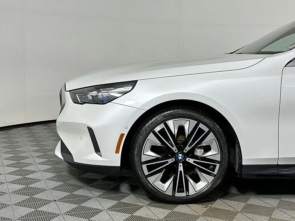 Used 2026 White Metallic BMW 540i xDrive image 9