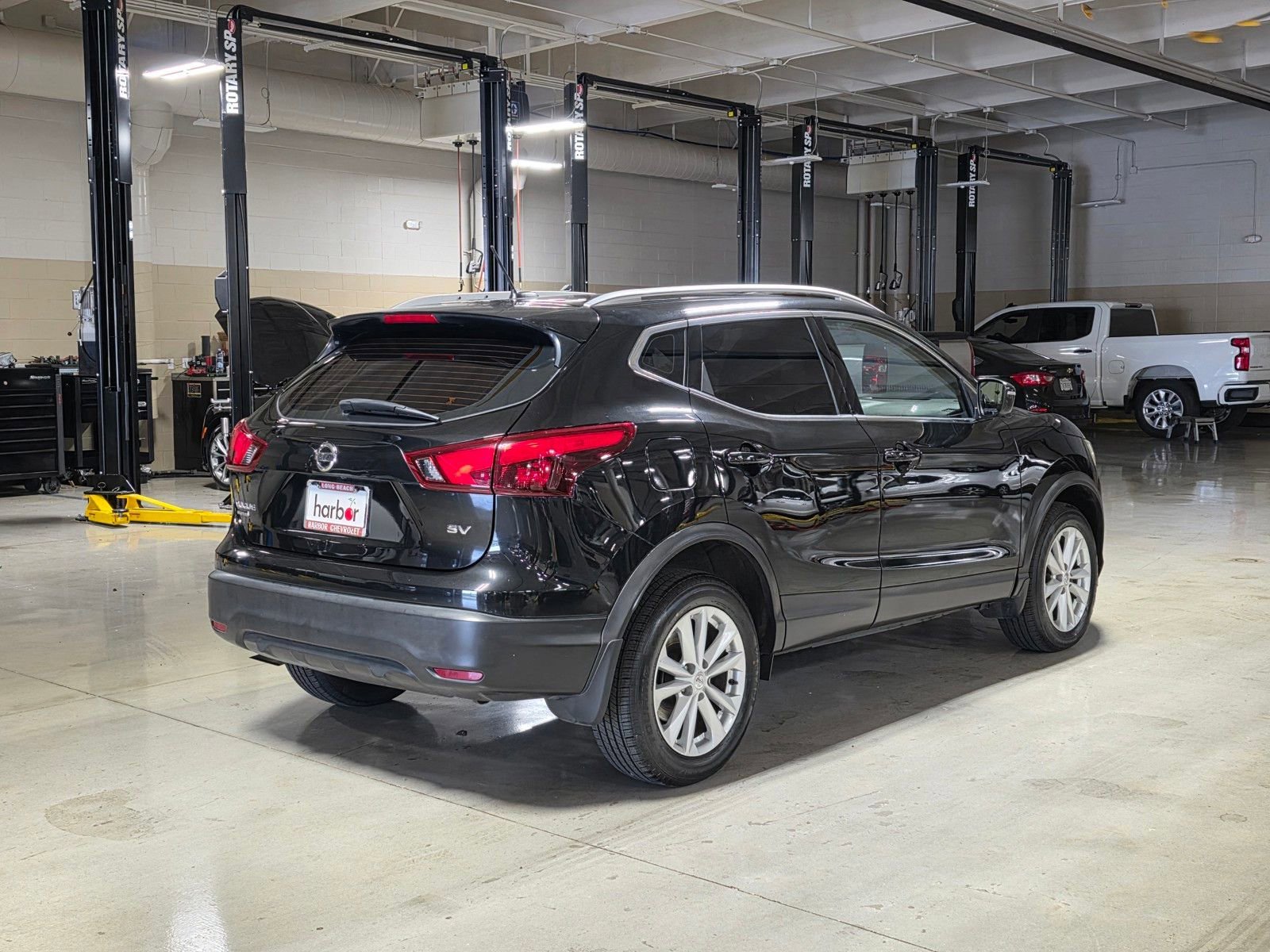 Used 2018  Nissan SV image 7