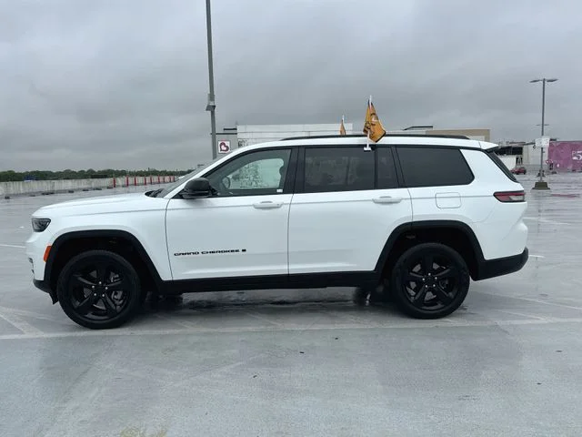 Used 2025 White Jeep Limited image 5