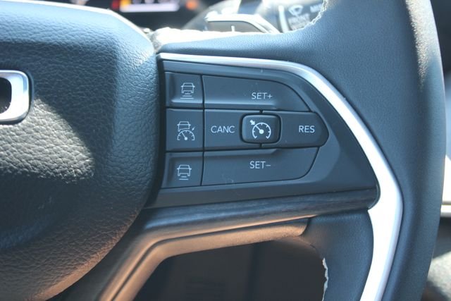 Used 2024 White Jeep Limited image 17