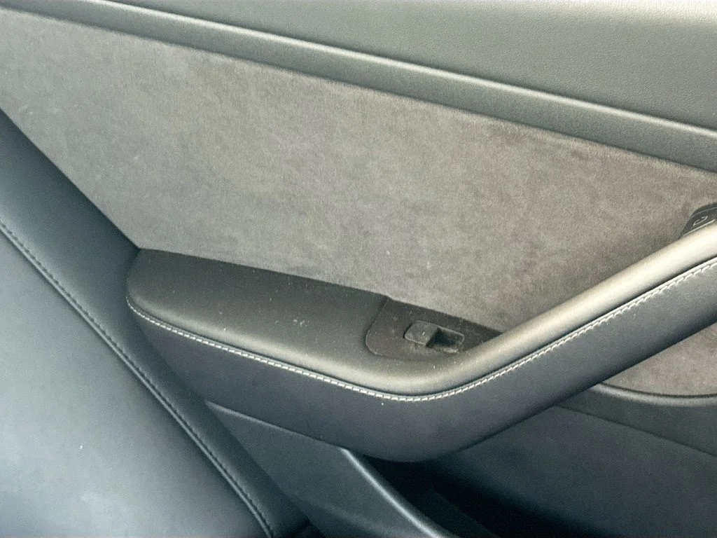 Used 2023  Tesla Base image 10