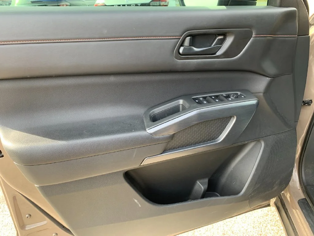 Used 2024  Nissan Rock Creek image 12