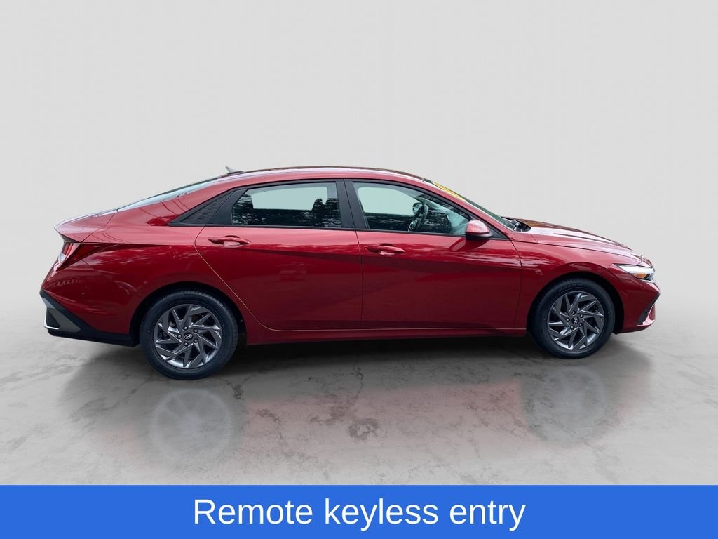 Used 2024 Red Hyundai SEL image 4