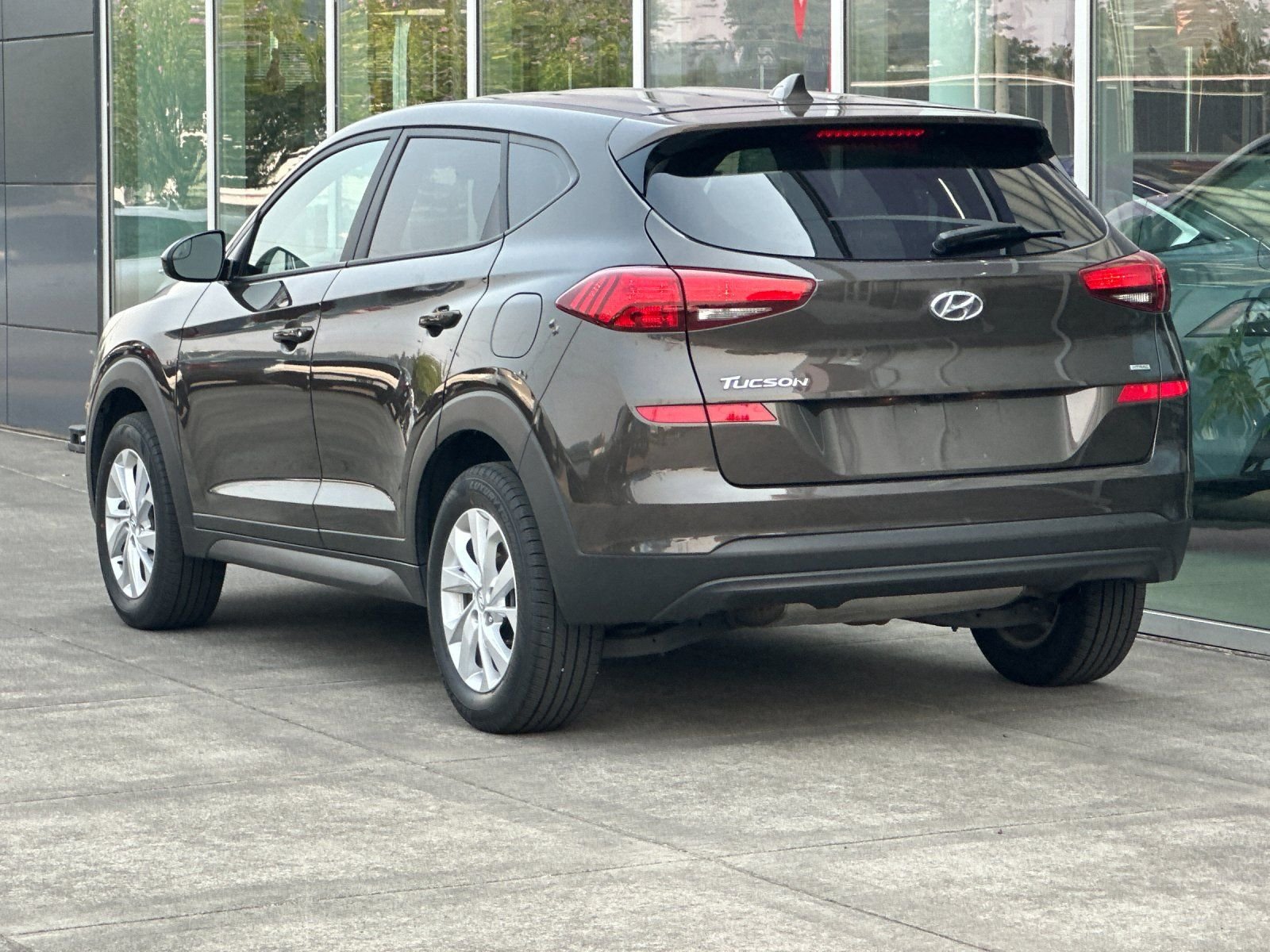 Used 2020 Sage Brown Hyundai SE image 4