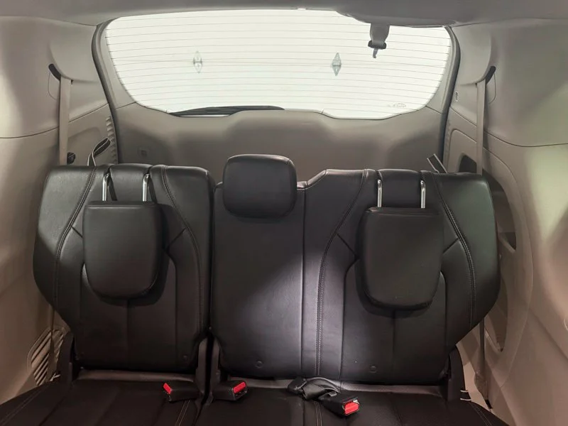 Used 2018 Gray Chrysler Touring L image 15