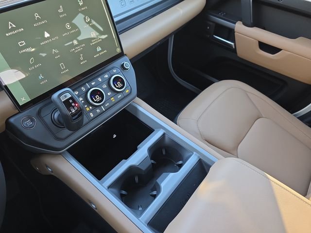 2026 Land Rover Defender V8 - Photo 18