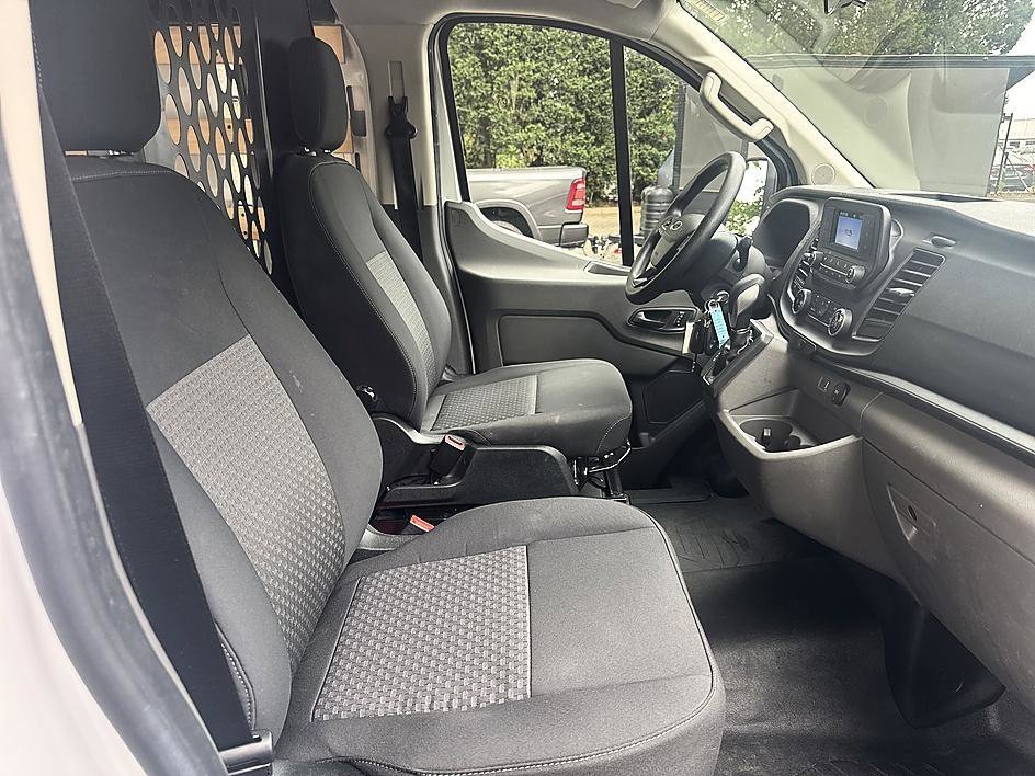 Used 2025 Oxford White Ford Base image 18