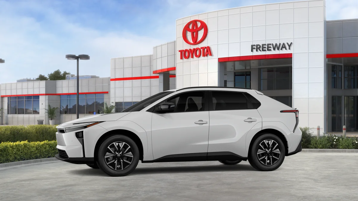 New 2026 Wind Chill Pearl Toyota XLE image 3