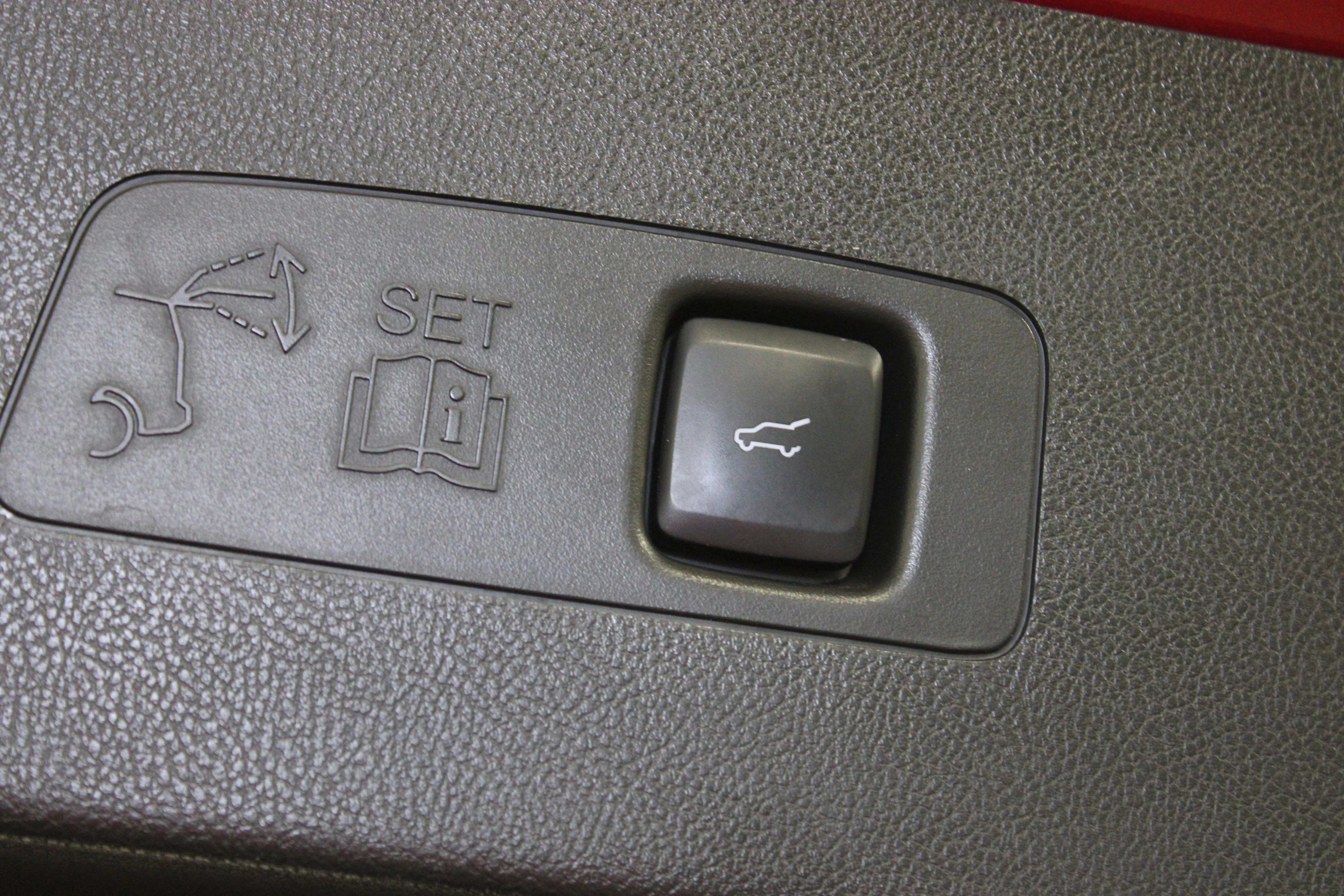 Used 2022 Red Lincoln Reserve image 13