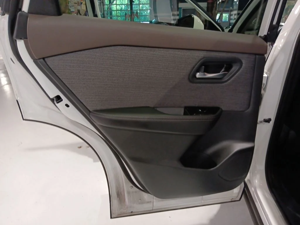 Used 2023 White Nissan SV image 8