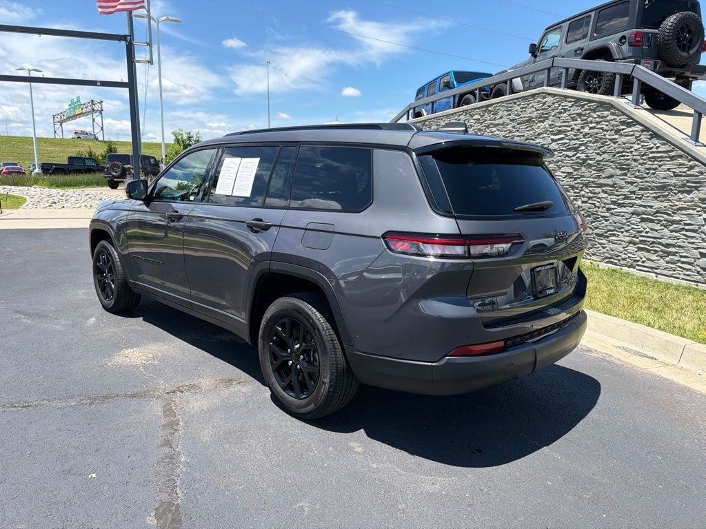 Used 2024 Gray Jeep Altitude image 5